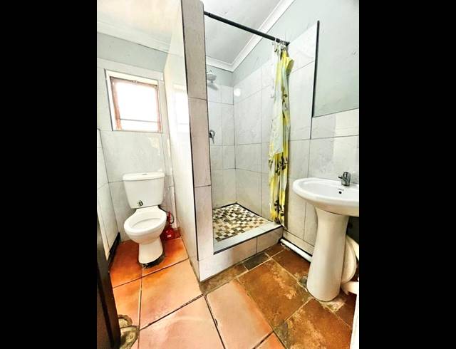 6 BEDROOM HOUSE FOR SALE IN UMLAZI A